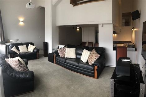 Photo of property in 2/318 Sunset Road, Unsworth Heights, Auckland, 0632