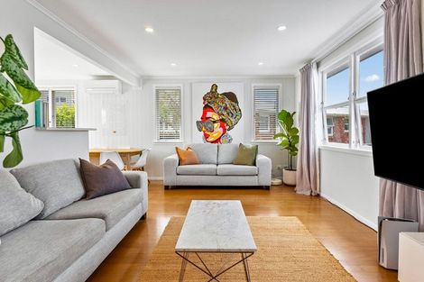 Photo of property in 1/64 Sunnynook Road, Sunnynook, Auckland, 0620