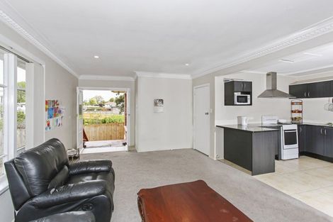 Photo of property in 52 Churchill Avenue, Manurewa, Auckland, 2102