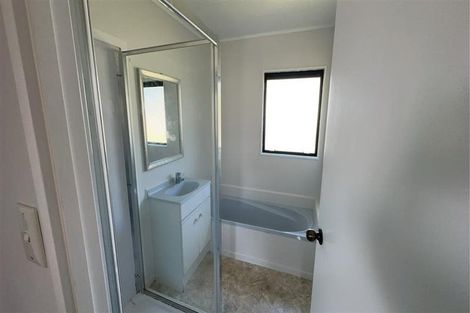 Photo of property in 1/107 Santiago Crescent, Unsworth Heights, Auckland, 0632