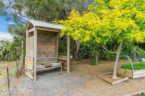 Photo of property in 17 Oparakau Road, Matakohe, 0594