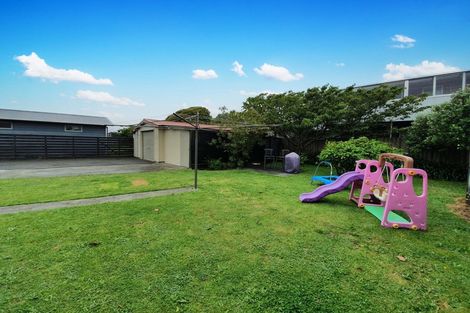 Photo of property in 2 Hadfield Place, Paraparaumu Beach, Paraparaumu, 5032