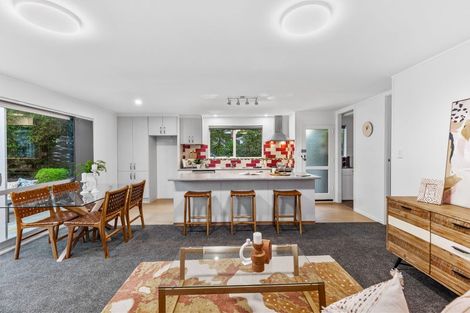 Photo of property in 10 Beauchamp Drive, Massey, Auckland, 0614