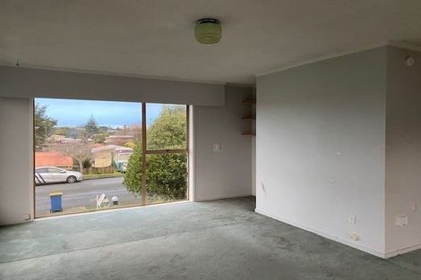 Photo of property in 109 Lincoln Park Avenue, Massey, Auckland, 0614