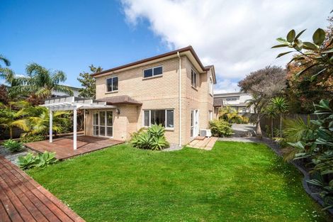 Photo of property in 23 Laurel Oak Drive, Schnapper Rock, Auckland, 0632