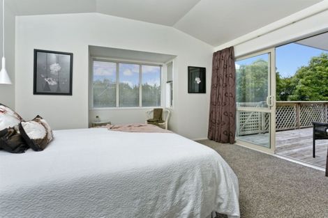 Photo of property in 5 Sandpiper Grove, Unsworth Heights, Auckland, 0632