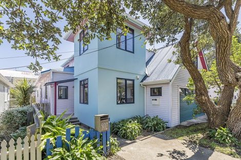 Photo of property in 302 The Parade, Island Bay, Wellington, 6023