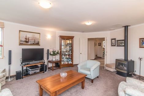 Photo of property in 15 Millennium Hill, Paraparaumu, 5032