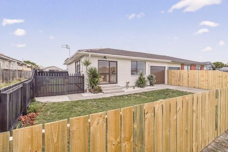 Photo of property in 2/22 Marine Parade, North New Brighton, Christchurch, 8083
