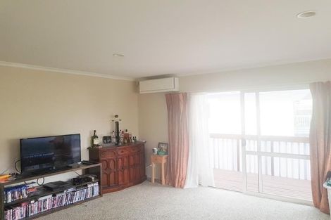 Photo of property in 2/16 Ocean View Road, Hatfields Beach, Orewa, 0931