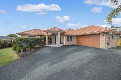 Photo of property in 6 Hanly Close, West Harbour, Auckland, 0618