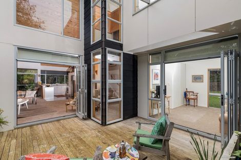 Photo of property in 6 Poturi Streams Avenue, Titirangi, Auckland, 0604