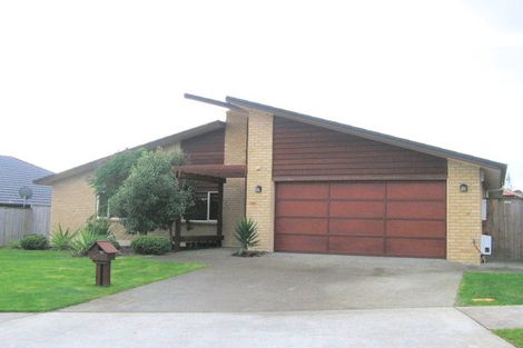 Photo of property in 16 Glastry Close, East Tamaki Heights, Auckland, 2016