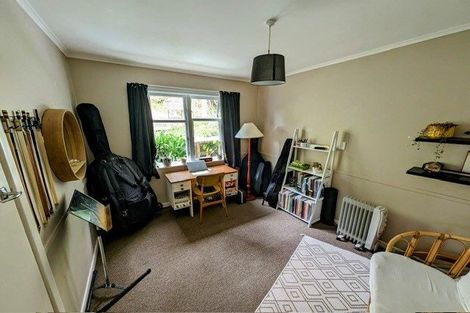 Photo of property in 92 Karepa Street, Brooklyn, Wellington, 6021