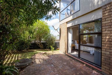 Photo of property in 2/111 Birkenhead Avenue, Birkenhead, Auckland, 0626