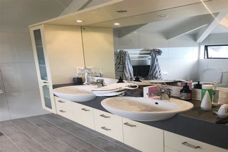 Photo of property in 60 Derbyshire Lane, Karaka, Papakura, 2580