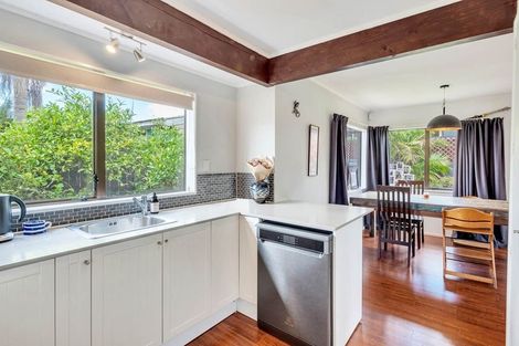 Photo of property in 3/98 Roberts Road, Te Atatu South, Auckland, 0610