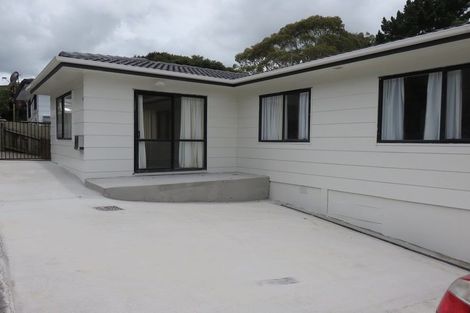 Photo of property in 5 Fernhaven Place, Massey, Auckland, 0614