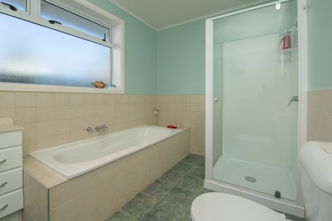 Photo of property in 6 Shirldale Place, Avonhead, Christchurch, 8042