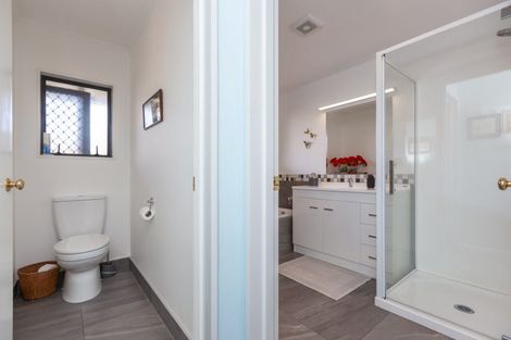 Photo of property in 5 Kotuku Drive, Paraparaumu Beach, Paraparaumu, 5032