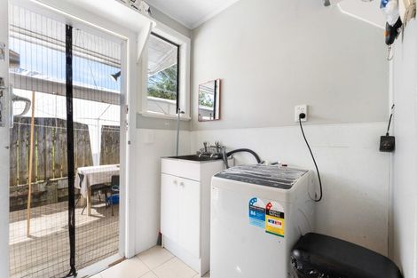 Photo of property in 8a Harrington Road, Henderson, Auckland, 0610