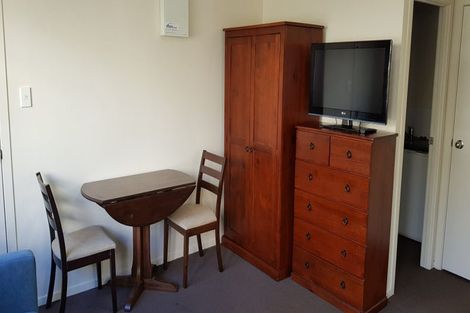 Photo of property in 8d Schnapper Rock Road, Schnapper Rock, Auckland, 0632
