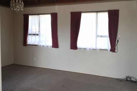 Photo of property in 34a Mark Edward Drive, Half Moon Bay, Auckland, 2012