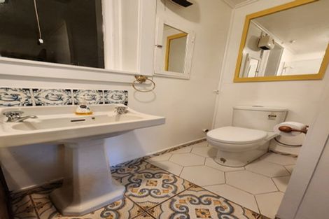 Photo of property in 140 Glenmore Street, Northland, Wellington, 6012