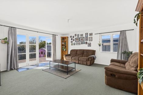 Photo of property in 73a Awaroa Road, Helensville, 0800