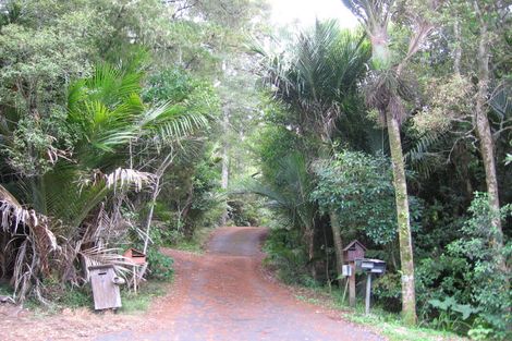 Photo of property in 2 Valley Road, Titirangi, Auckland, 0604