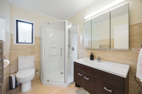 Photo of property in 72 Crows Road, Swanson, Auckland, 0614