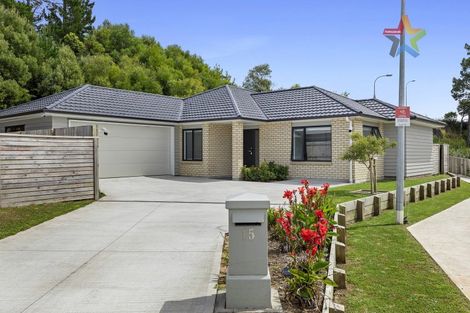 Photo of property in 15 Te Awa Rere Grove, Stokes Valley, Lower Hutt, 5019