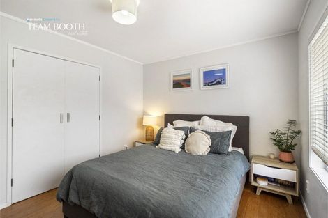 Photo of property in 3a/2 Kirrie Avenue, Te Atatu South, Auckland, 0610