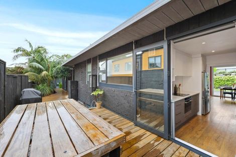 Photo of property in 3/132 Onewa Road, Northcote, Auckland, 0627
