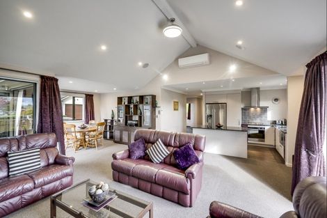 Photo of property in 2 Ranmore Lane, Havelock North, 4130