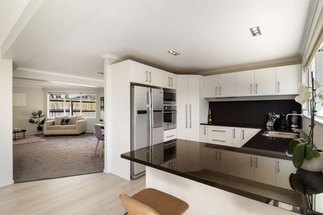 Photo of property in 116a Forrest Hill Road, Forrest Hill, Auckland, 0620