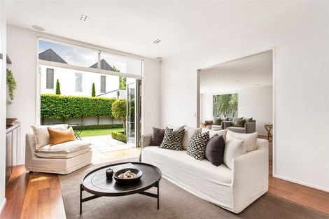 Photo of property in 43 Hawkesbury Avenue, St Albans, Christchurch, 8014