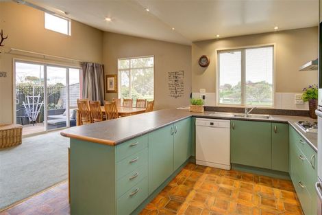 Photo of property in 17 Kiwi Avenue, Waikuku Beach, 7473