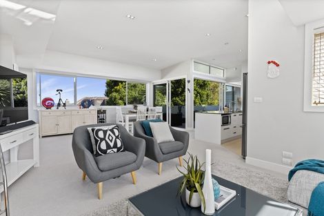Photo of property in 43b Seaview Road, Castor Bay, Auckland, 0620