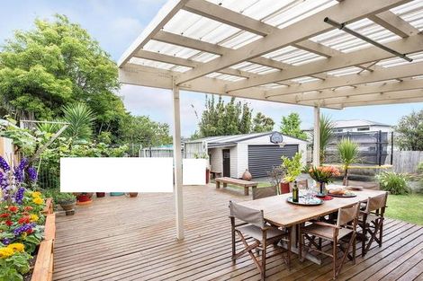 Photo of property in 18 Kervil Avenue, Te Atatu Peninsula, Auckland, 0610