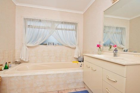 Photo of property in 8 Hollinger Place, Nawton, Hamilton, 3200