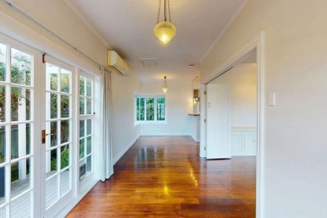 Photo of property in 43 Trelissick Crescent, Ngaio, Wellington, 6035