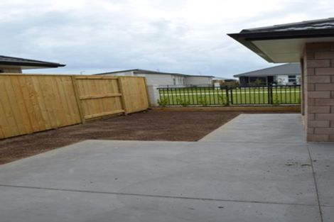 Photo of property in 16 Naeo Close, Papamoa Beach, Papamoa, 3118