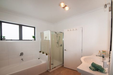 Photo of property in 43a Stewart Drive, Newlands, Wellington, 6037