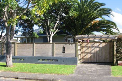 Photo of property in 18 London Street, Te Atatu Peninsula, Auckland, 0610