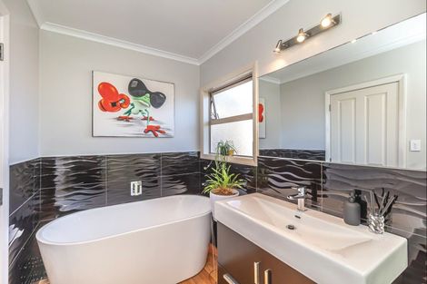 Photo of property in 166 Bartholomew Road, Levin, 5510
