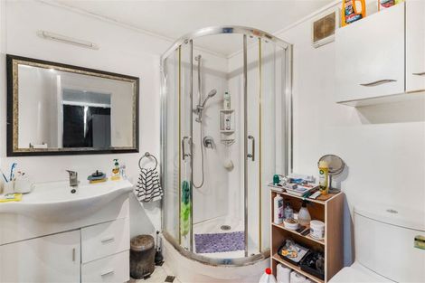 Photo of property in 4 Roberts Road, Te Atatu South, Auckland, 0610