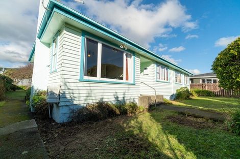 Photo of property in 18 Beauchamp Street, Tawa, Wellington, 5028