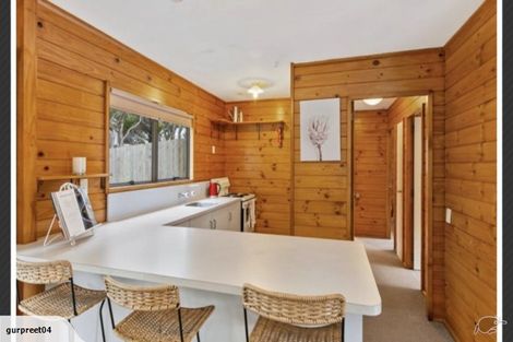 Photo of property in 94a Newlands Road, Newlands, Wellington, 6037