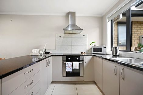Photo of property in 202 Old Farm Road, Hamilton East, Hamilton, 3216